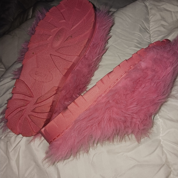 Barbie Pink Furry Slippers - Picture 7 of 8